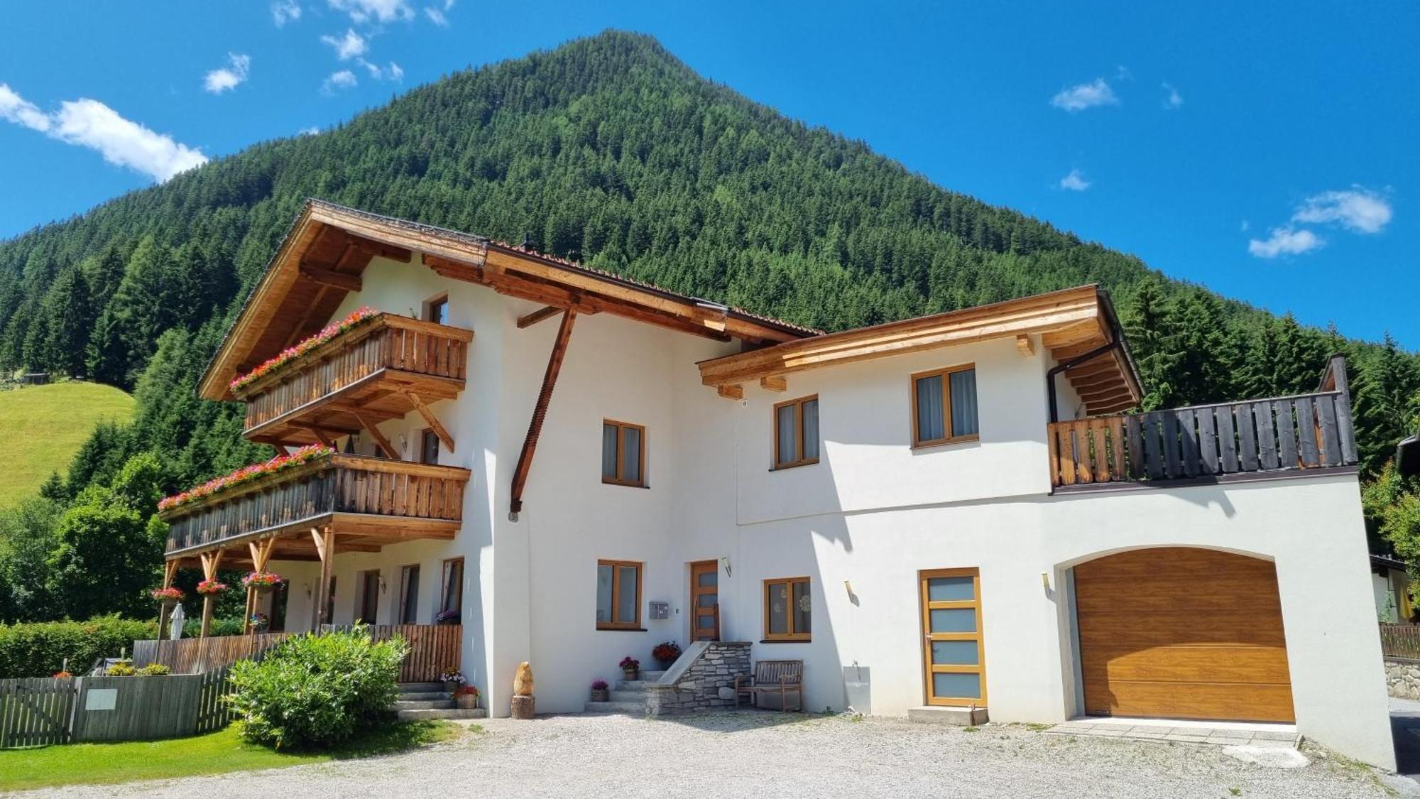 Gaestehaus Landhaus Tyrol Gries im Sellrain Exterior foto