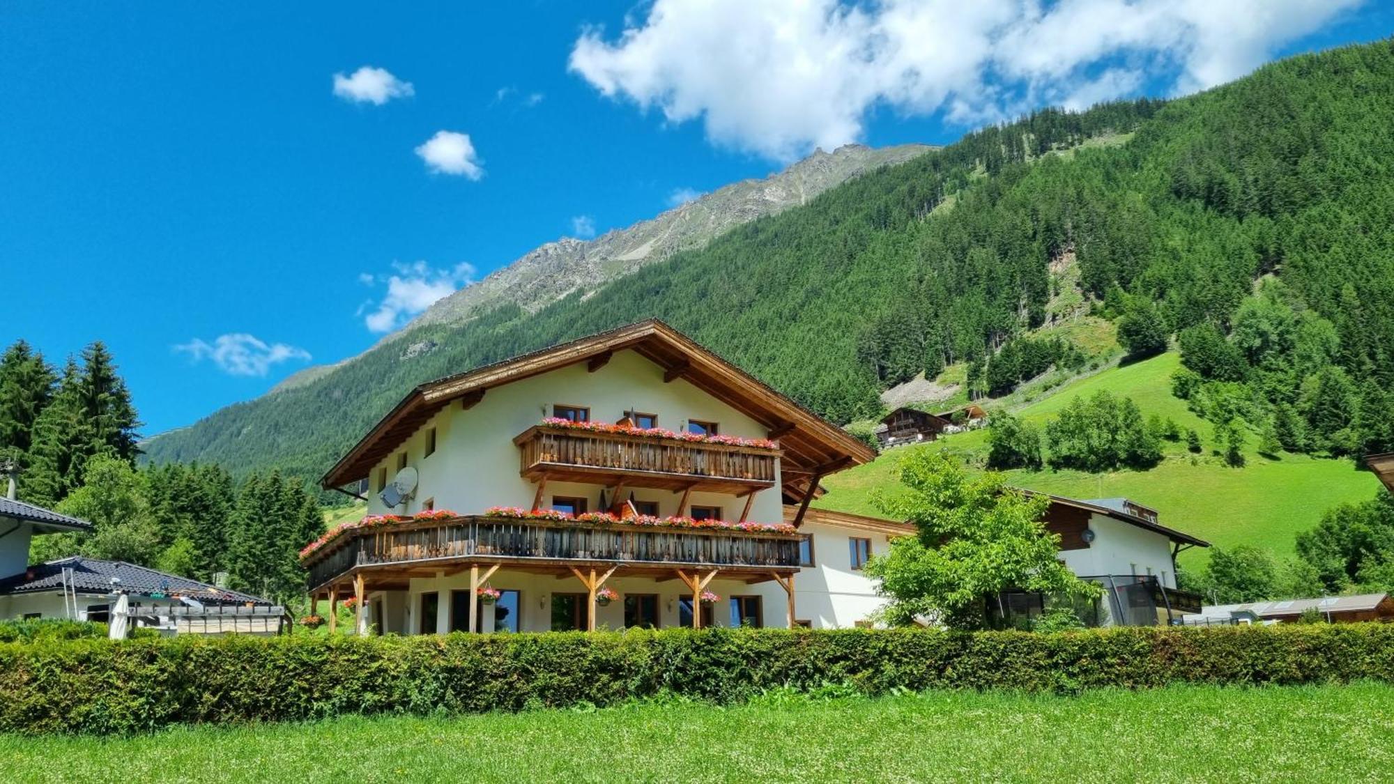 Gaestehaus Landhaus Tyrol Gries im Sellrain Exterior foto