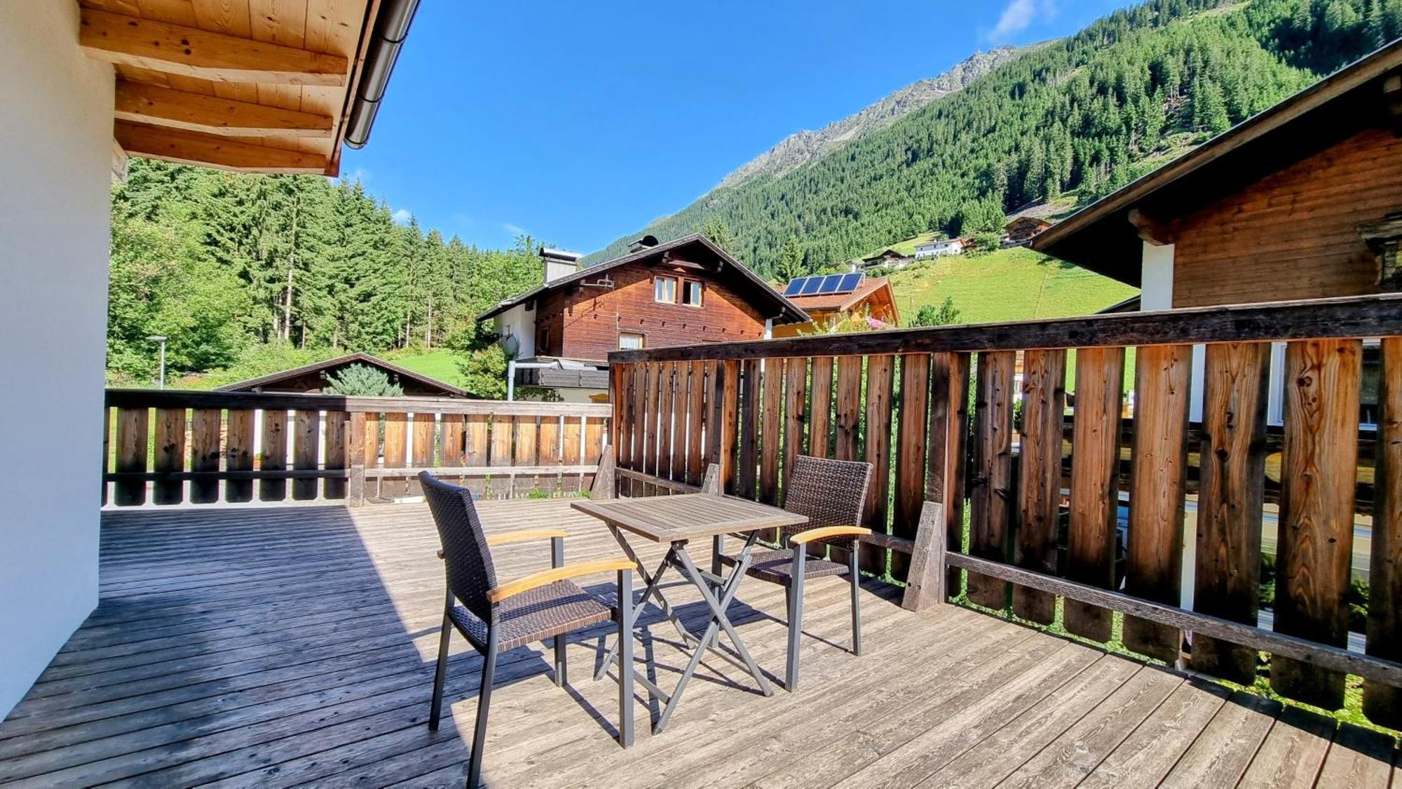 Gaestehaus Landhaus Tyrol Gries im Sellrain Exterior foto
